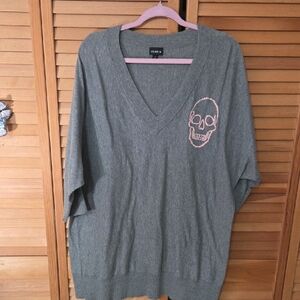 Torrid Gray V-Neck 3/4 sleeves Top with Skull Embroidery